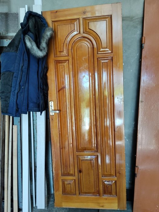 Продам дверь деревянную