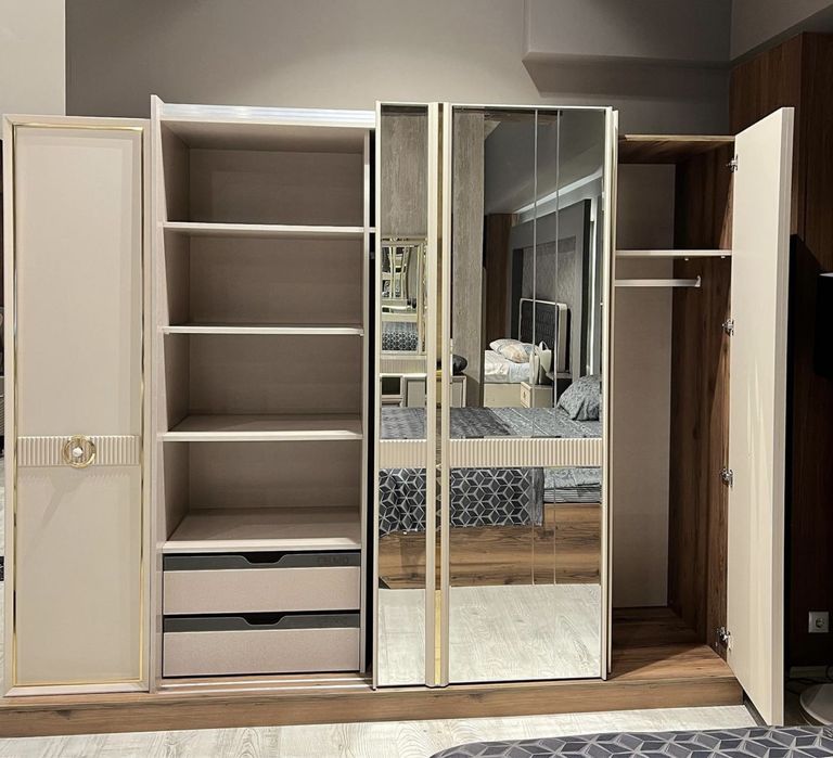 Спальный гарнитур