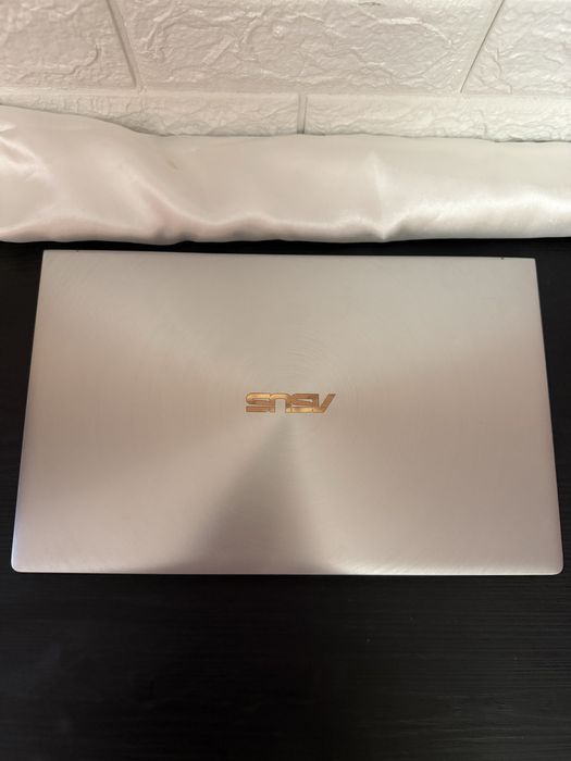 ASUS ZenBook 14” UX434F - i5 / 8GB RAM / 512GB SSD / Windows 11 Pro