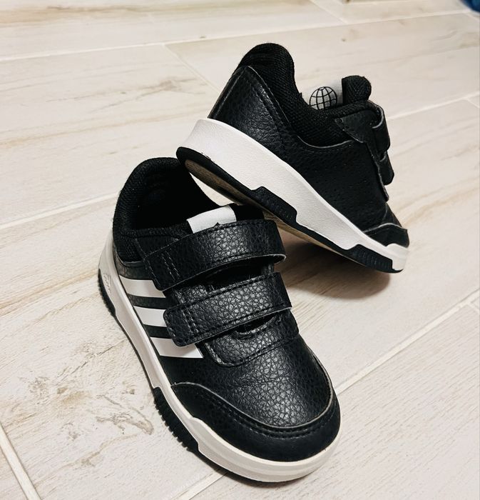 Adidasi  adidas
