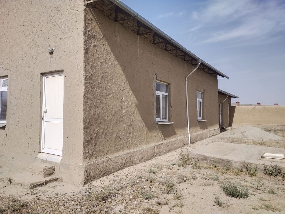 Курилиши тугалланмаган ховли