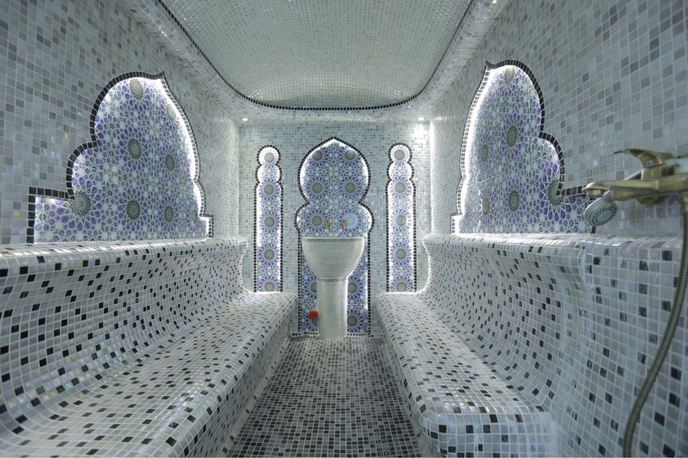 Акташ дача с собстсвенным футболним стадионом и волейболной полем.