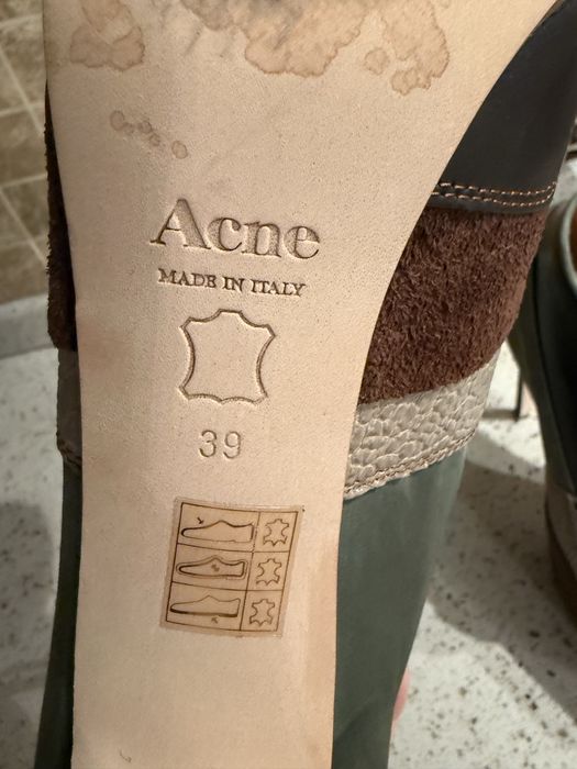 Ботильоны на каблуке с платформой.