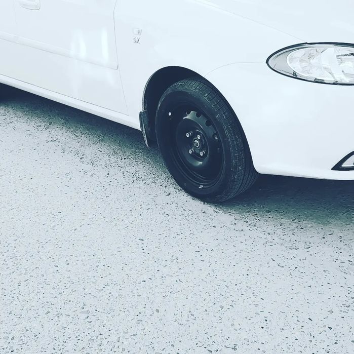 Mashina sotiladi jentira