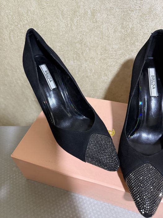 Замшевые туфли на каблуке