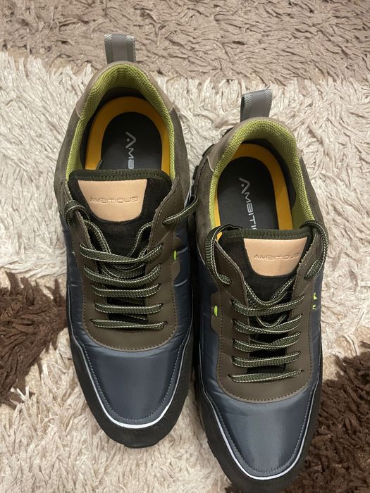 Продавам чисто нови португалски маратонки