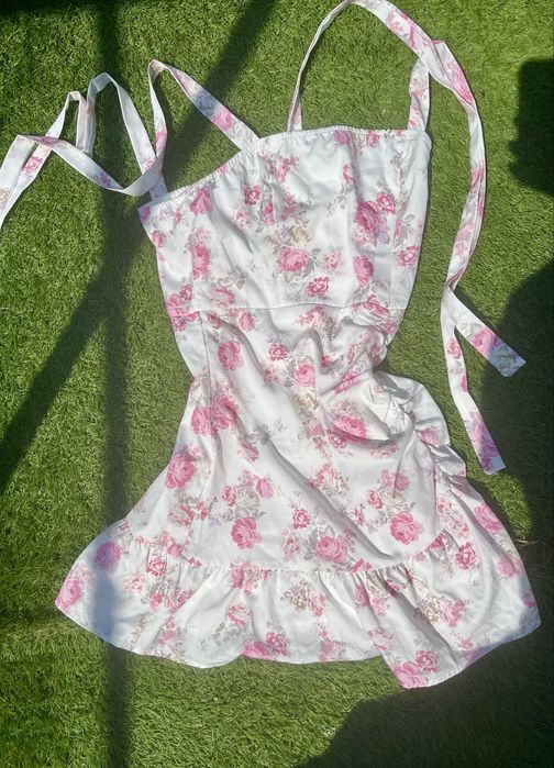 Rochie de vara alba cu imprimeu floral coquette