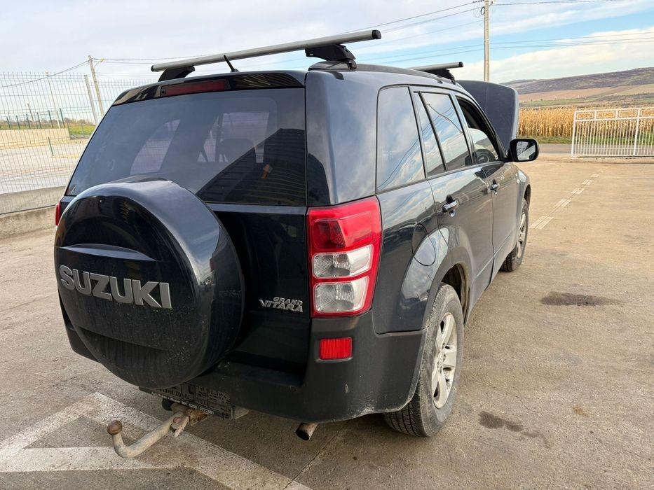 Dezmembrez / Dezmembrari / Piese / Accesorii Suzuki grand vitara negru 2007 4x4 1.9 DDIS F9Q volan stanga
