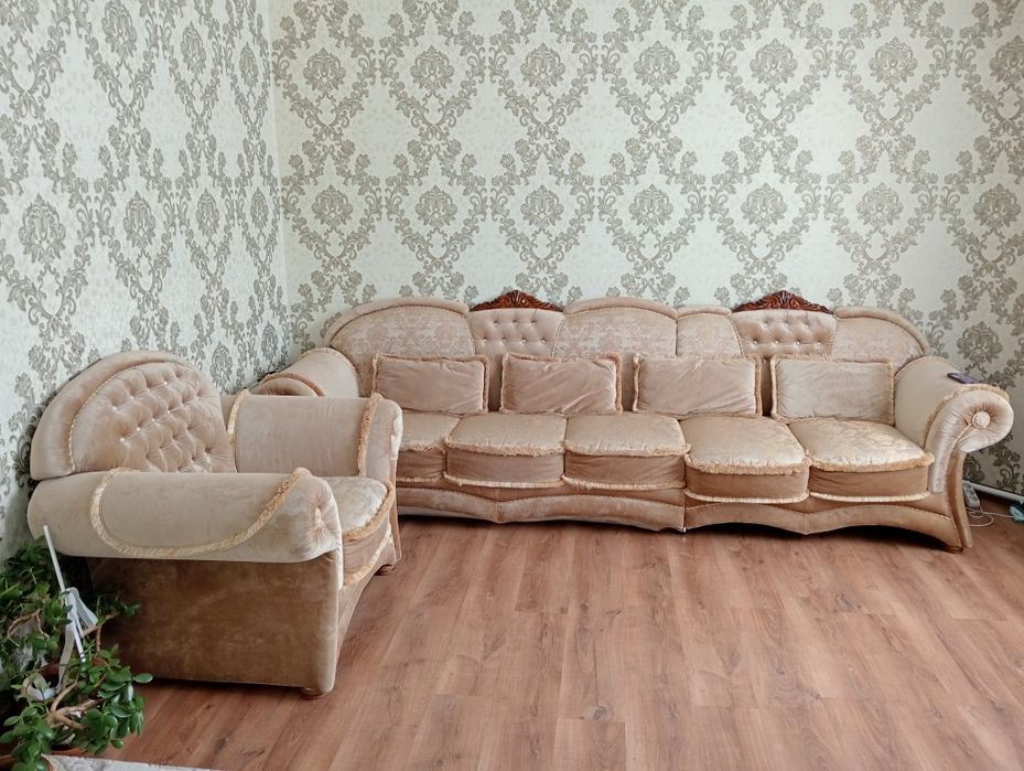 Продам диван с креслом