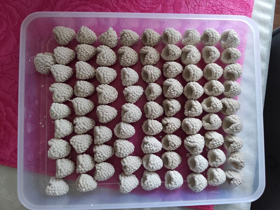 Продам декоративные малинки из гипса