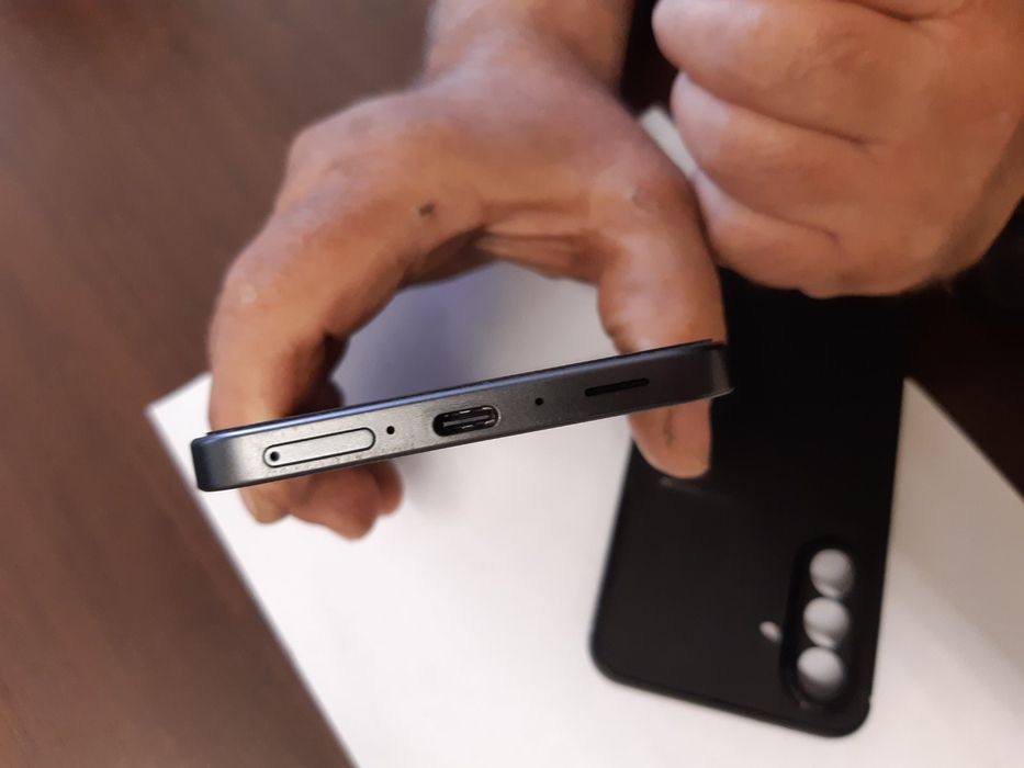 Продавам Samsung A36 5g