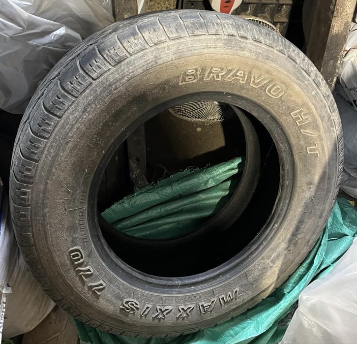 Продам комплект летней резины ( MAXXIS)