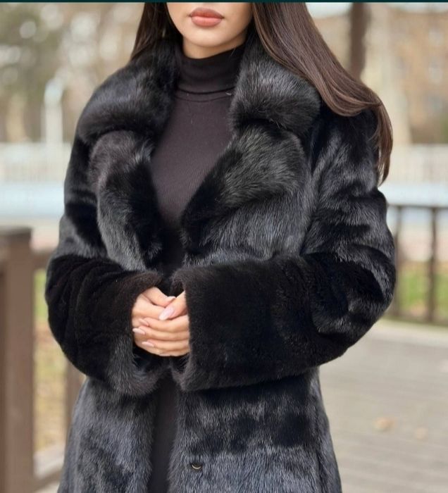 Итальянская норковая шуба не путать с Китаем.Английский воротникикарны