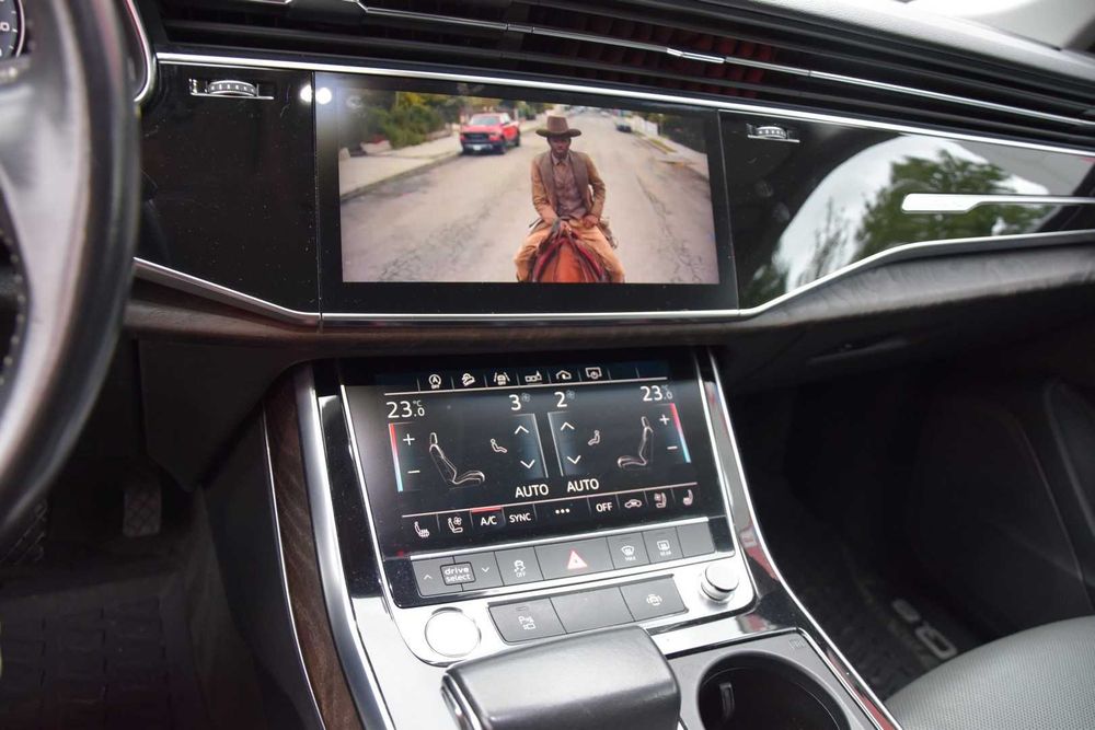 Продавам AUDI Q8 55TFSI MHEV