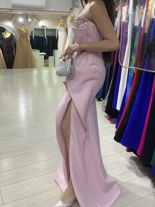 Чисто нова официална рокля