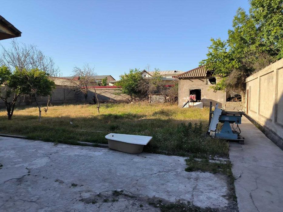 Hovli 22,5 sotix va 2 qavatlik uy sotiladi Amir Temur, Mevazor MFYda.