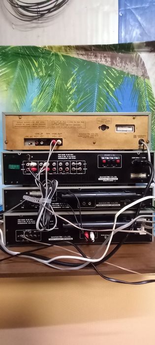 Linie vintage Akai  am -u 33