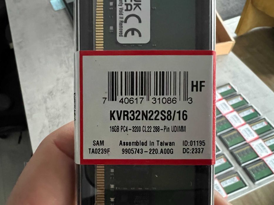 НОВИ, запечатани RAM 16GB 3200MHz DDR4 Kingston KVR32N22S8/16!