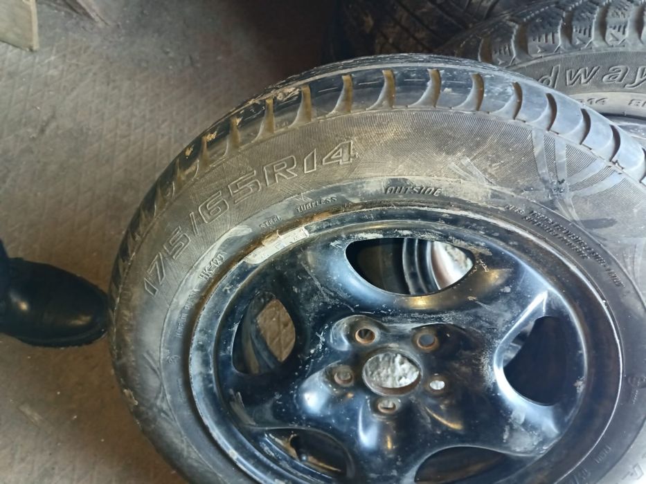 Продам шины с дисками