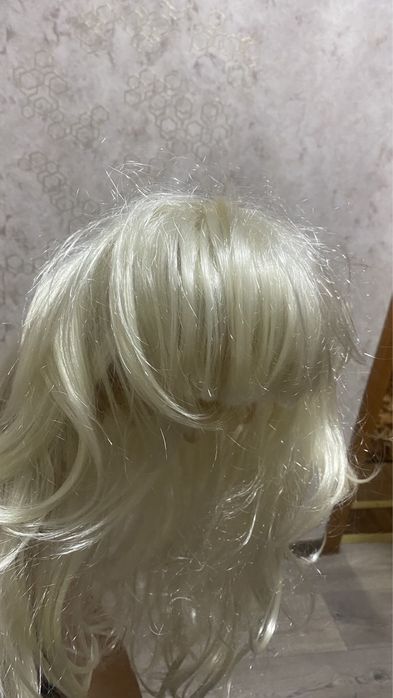 Парик белый с челкой