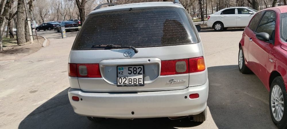 Авто машина тойота ипсум