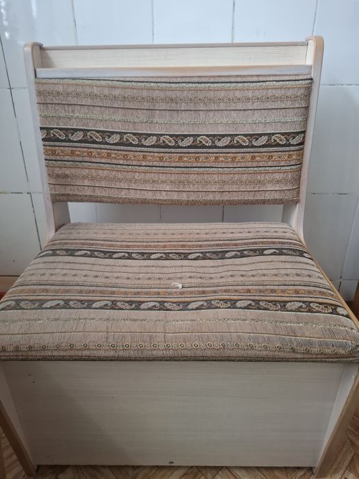 Уголок столыменен