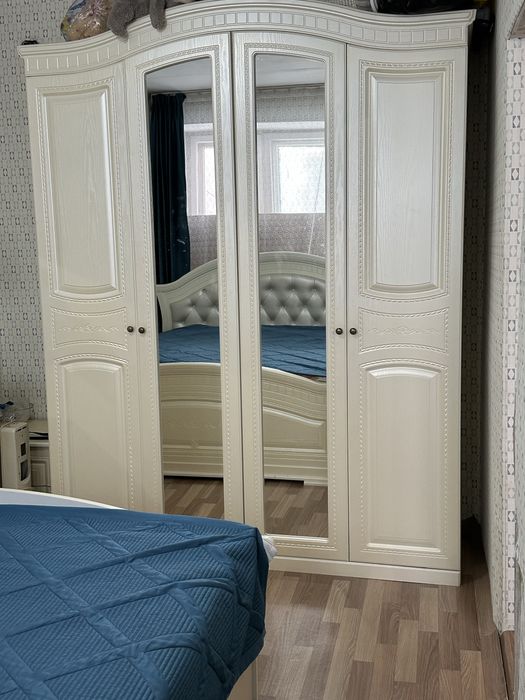 Продам,спальный гарнитур