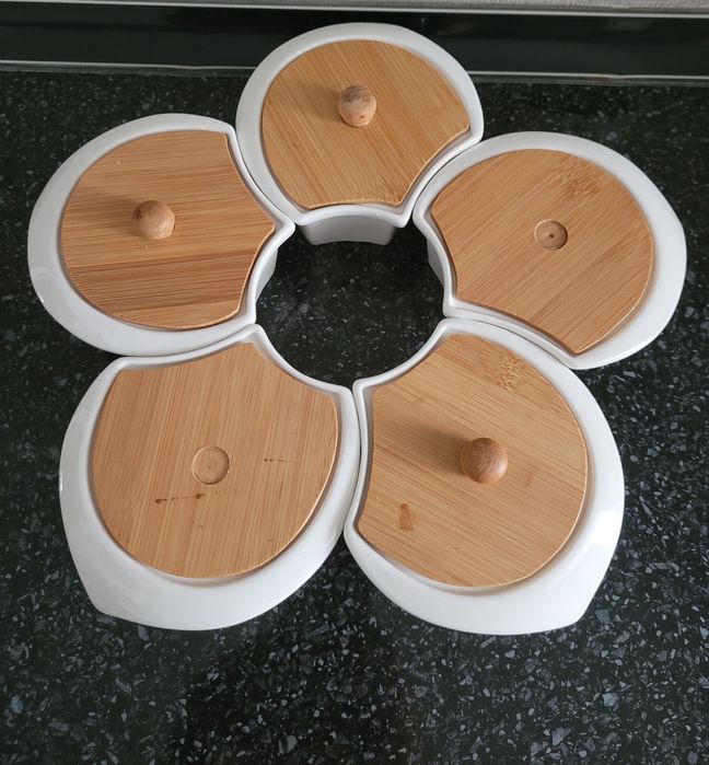 Отдам менажница за шоколадку