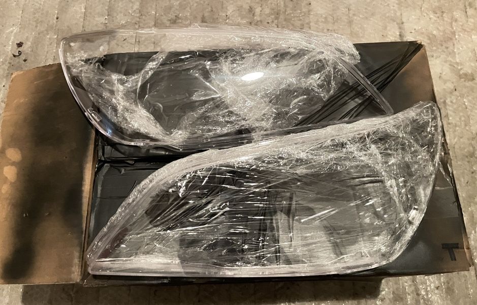 стекла фар Toyota Altezza, Lexus is200
