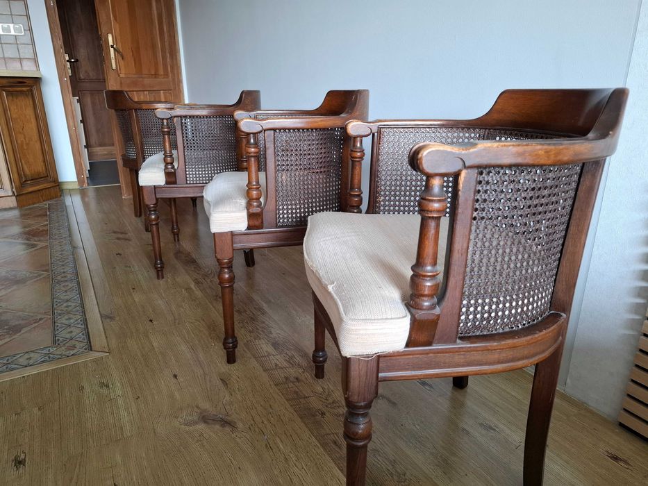 Антикварен Трапезен Комплект