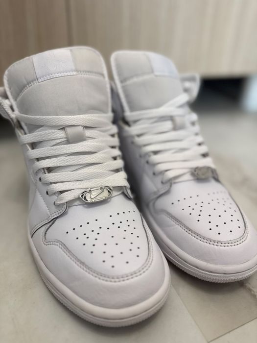 Vand adidasi jordan marimea 41 aproape ca noi