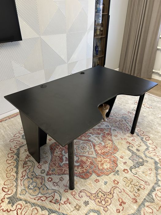 Продам стол для пк