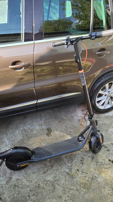 Продам срочно ! Электро самокат Ninebot f 2 .