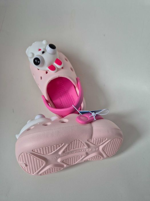 Papuci crocs fete cu jucărie