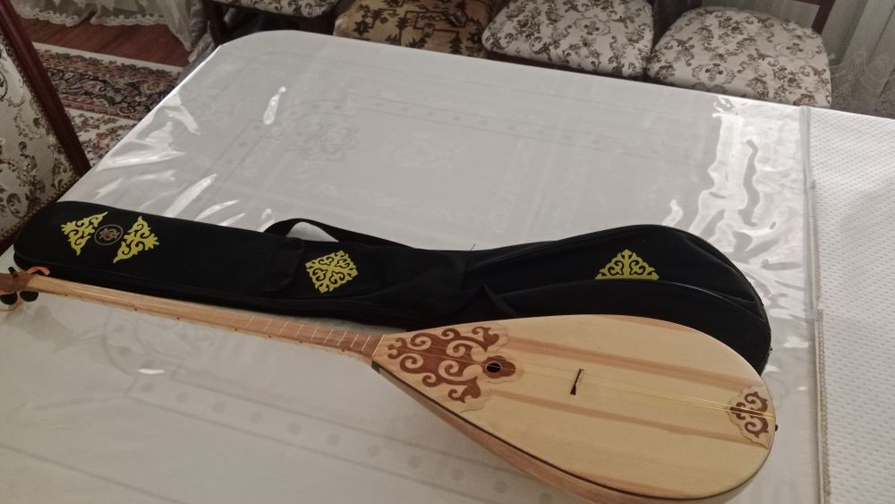 Домбыра новый с чехолом