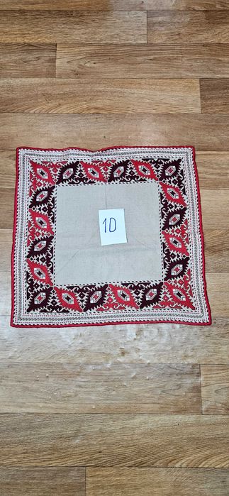 Продавам ръчно бродирани карета,различни размери.