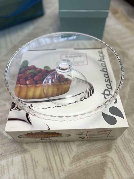 Тортница круглая