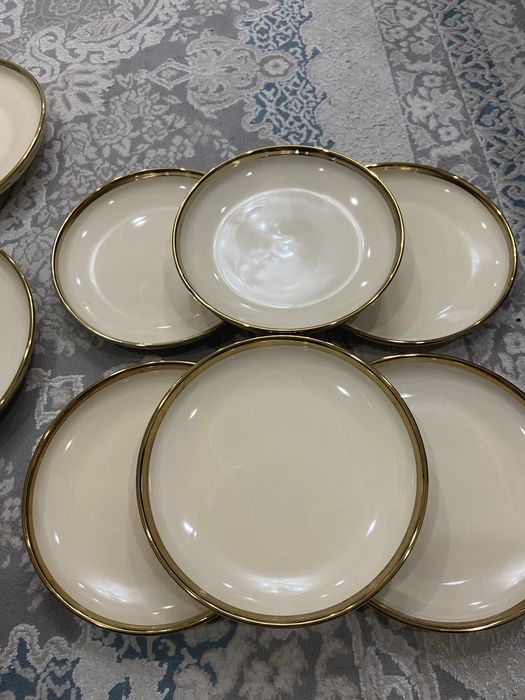 Продам два столовых сервиза!