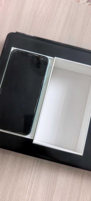 Продам IPhone X 11
