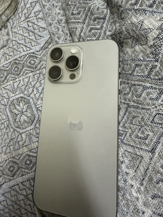 Продам 15 про макс