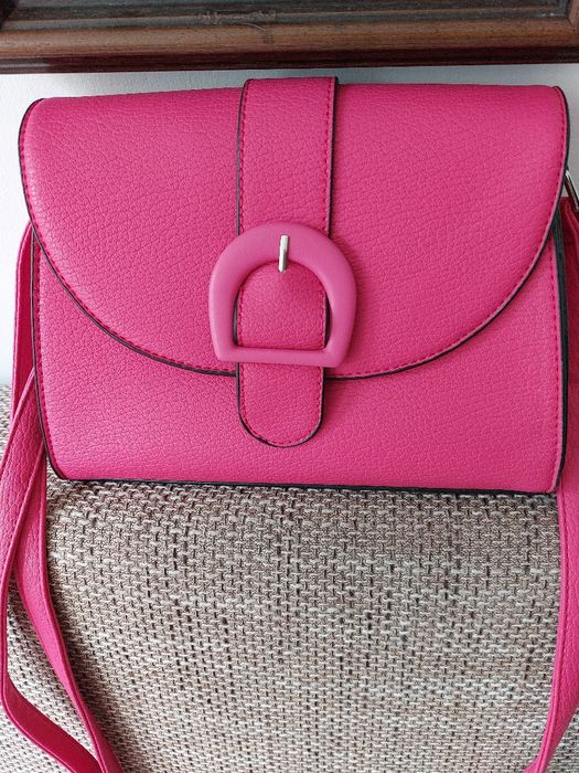 Reducere mare! Geanta fuchsia noua superba, model foarte chic, lucratura impecabila