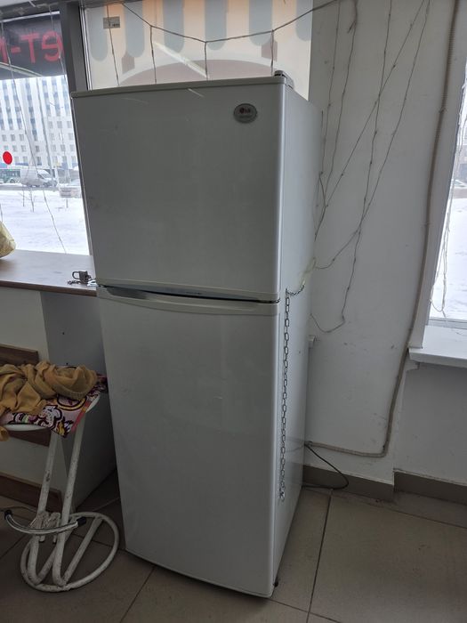 Продам холодильник большой вместительный