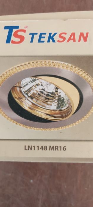 Продам споты 3шт и люстры