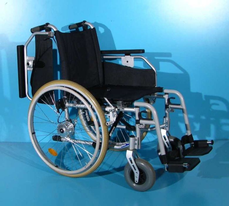 Scaun cu rotile invalizi Ibesco MD - latime sezut 43 cm