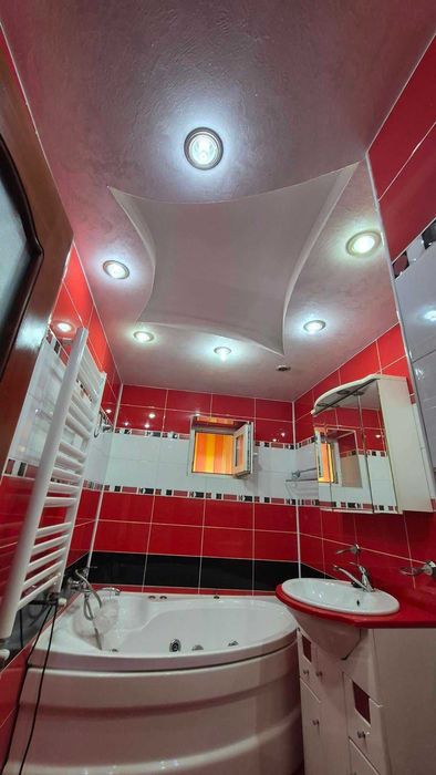 Apartament 3 camere decomandat in Onesti, zona Mall, etaj 2/4, 80mp.