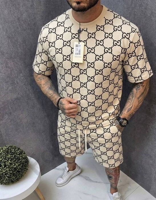 Compleu Gucci 
Marimi XL 
Preț redus 240 lei