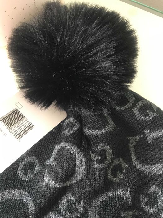 Нови оригинални шапки Guess