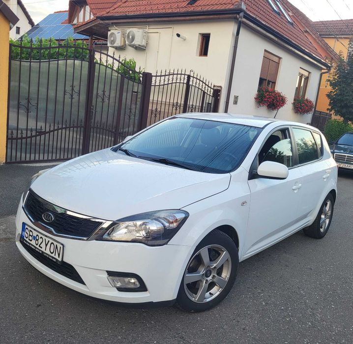 KIA CEED 1.4 an 2012 euro 5 116 CP stare deosebita tehnica si estetica carte service unic propietar,recent adus factura garantie