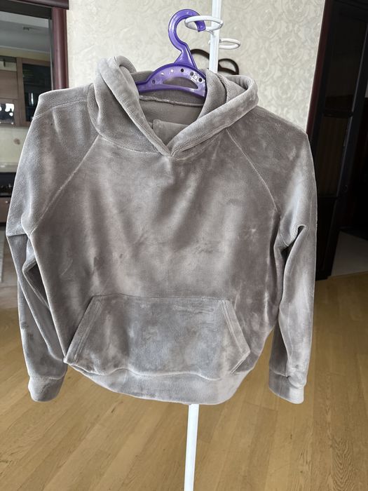 Продам 2 спортивных костюма