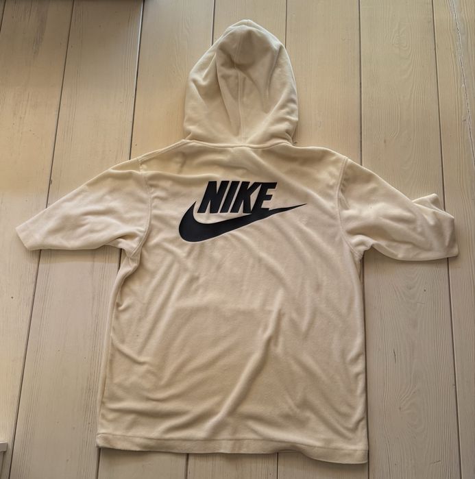 Nike суичър с къси ръкави